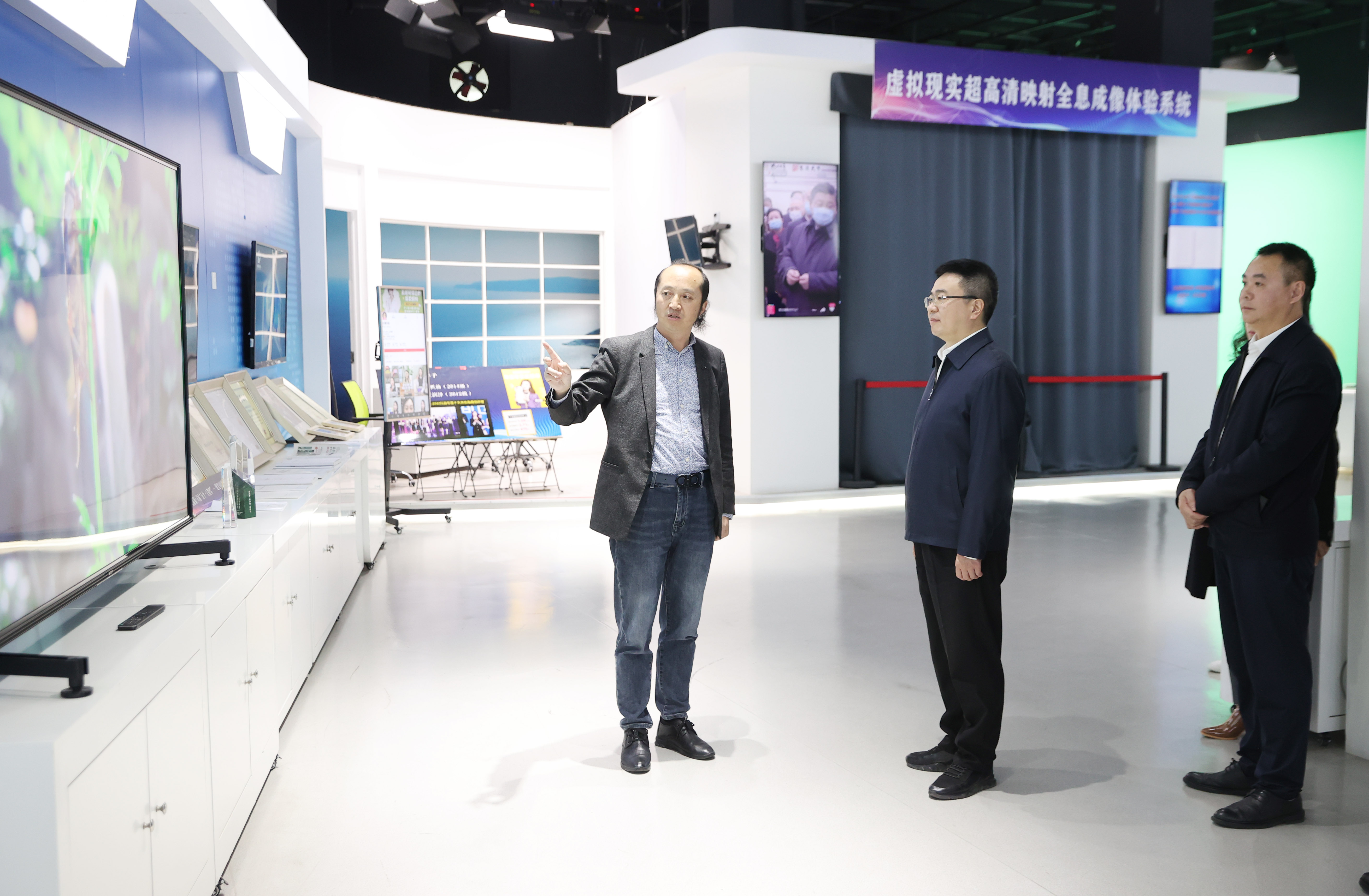 杨波率队赴成都开展投资促进活动