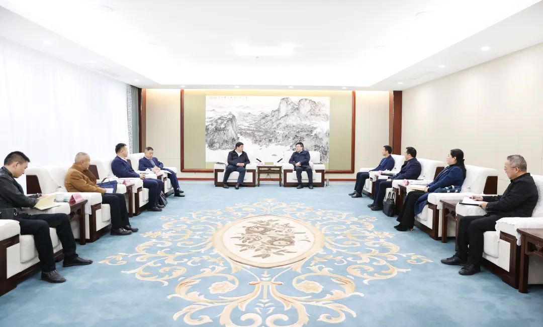 杨波会见湖南建投五建集团董事长龙兴一行