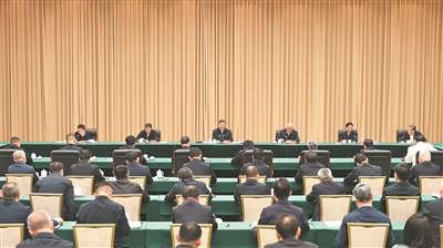 习近平在听取海南省委和省政府工作汇报时强调  紧紧围绕建设“三区一中心”的战略定位 奋力谱写中国式现代化海南篇章  蔡奇